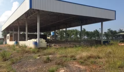 GALPÃO NO POLO PETROQUÍMICO COM ÁREA TOTAL DE 84.000 M², SENDO 12.000 M² DE ÁREA CONSTRUÍDA.