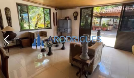 Luxuosa mansão em condomínio para venda em Lauro de Freitas-BA, Recreio Ipitanga, 6 quartos, 5 suítes, 3 banheiros, 4 vagas, 1.480m².