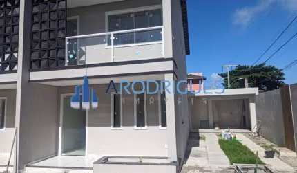 Casa em Condomínio de Luxo em Ipitanga, Lauro de Freitas-BA: 3 Quartos, 3 Suítes, 2 Vagas - 130m²