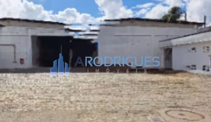 Galpão comercial à venda em Salvador-BA, bairro Águas Claras: 5 salas, 3 banheiros, 20 vagas de garagem, 1.000m² de área.
