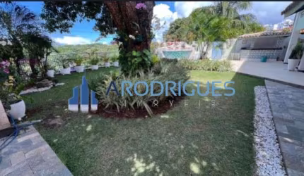Imponente mansão de 5 quartos e 4 suítes no coração de Salvador-BA, no bairro Itaigara, com 900m² de pura elegância!