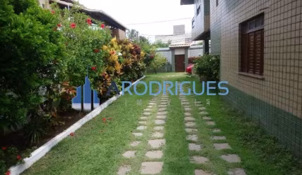 Casa de Luxo em Itapuã: 5 Quartos, 3 Suítes, 6 Vagas de Garagem - Aluguel e Venda em Salvador-BA