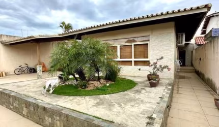 Casa para Venda em Lauro de Freitas, Vilas Do Atlântico, 3 dormitórios, 3 suítes, 5 banheiros, 4 vagas