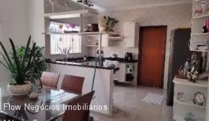 Casa / Sobrado à Venda no Tradicional Bairro Cidade Nova, Indaiatuba/SP