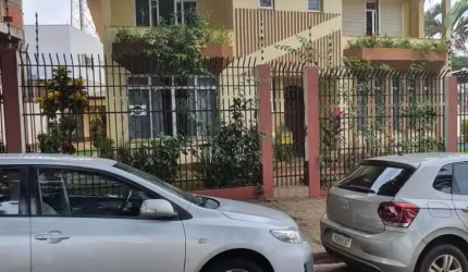 Sobrado à venda em Maringá, Zona 08, com 4 quartos, com 649 m²