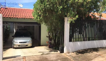 Casa à venda em Maringá, Conjunto Habitacional Sol Nascente, com 3 quartos, com 240 m²
