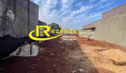 Vende-se terreno na zona oeste