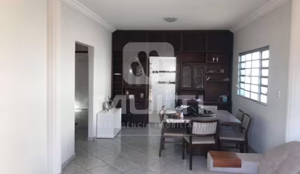 Casa com 4 quartos para alugar no Daniel Fonseca, Uberlândia  por R$ 4.000