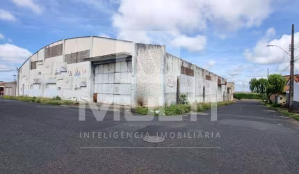 Barracão / Galpão / Depósito para alugar no Brasil, Uberlândia  por R$ 30.000