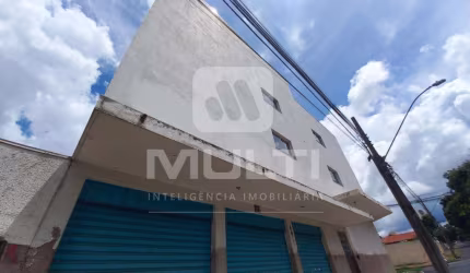 Apartamento com 3 quartos para alugar no Tibery, Uberlândia  por R$ 2.500