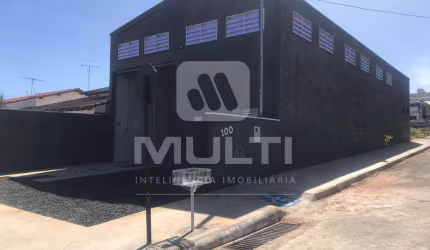 Barracão / Galpão / Depósito para alugar no Pampulha, Uberlândia  por R$ 7.500