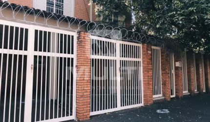 Casa comercial para alugar no Conjunto Segismundo Pereira, Uberlândia  por R$ 9.000
