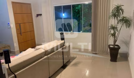 Casa com 3 quartos para alugar no Tabajaras, Uberlândia  por R$ 5.500