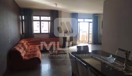 Apartamento com 4 quartos para alugar no Osvaldo Rezende, Uberlândia  por R$ 6.500