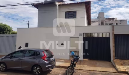 Casa comercial para alugar no Conjunto Segismundo Pereira, Uberlândia  por R$ 4.400