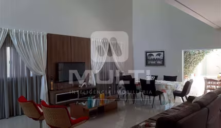Casa com 3 quartos para alugar no Jardim Karaíba, Uberlândia  por R$ 10.000
