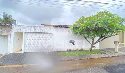 Casa com 3 quartos para alugar na Cidade Jardim, Uberlândia  por R$ 4.500
