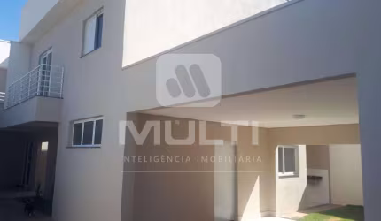 Casa com 3 quartos para alugar no Morada da Colina, Uberlândia  por R$ 4.000
