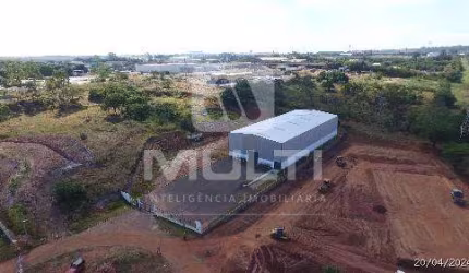 Barracão / Galpão / Depósito para alugar no Distrito Industrial, Uberlândia  por R$ 28.000