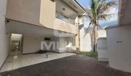Casa com 5 quartos para alugar no Custódio Pereira, Uberlândia  por R$ 6.000