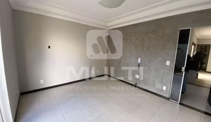 Casa com 7 quartos para alugar no Presidente Roosevelt, Uberlândia  por R$ 7.500