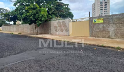 Terreno comercial para alugar no Presidente Roosevelt, Uberlândia  por R$ 1.850