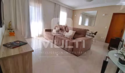 Apartamento com 3 quartos para alugar no Copacabana, Uberlândia  por R$ 4.000