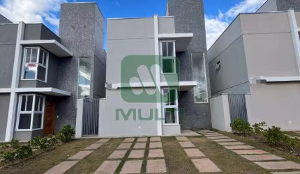Casa em condomínio fechado com 3 quartos para alugar no Valparaíso, Uberlândia  por R$ 3.500