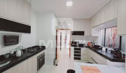 Casa com 3 quartos para alugar em Laranjeiras, Uberlândia  por R$ 6.100