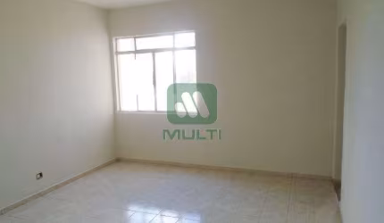 Apartamento com 3 quartos para alugar no Centro, Uberlândia 