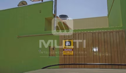 Casa com 2 quartos para alugar no Daniel Fonseca, Uberlândia  por R$ 1.200