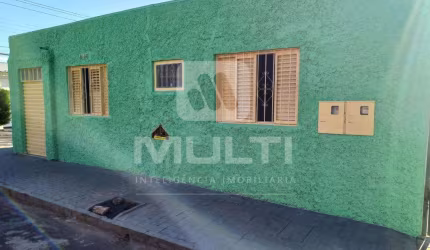 Casa com 7 quartos para alugar em Saraiva, Uberlândia  por R$ 3.700