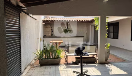 Casa com 4 quartos para alugar no Umuarama, Uberlândia  por R$ 4.000