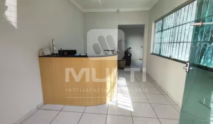 Casa comercial para alugar no Brasil, Uberlândia  por R$ 12.000