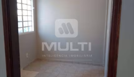 Casa com 2 quartos à venda no Tocantins, Uberlândia  por R$ 290.000