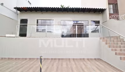 Casa comercial para alugar em Saraiva, Uberlândia  por R$ 5.900