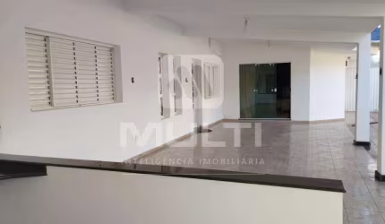 Casa comercial para alugar no Brasil, Uberlândia  por R$ 4.800