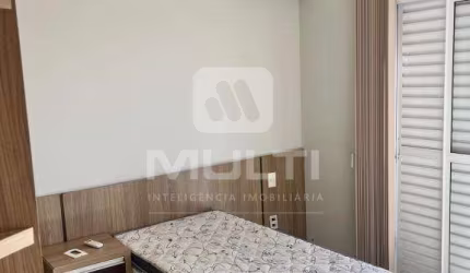 Cobertura com 4 quartos para alugar no Santa Mônica, Uberlândia  por R$ 4.800