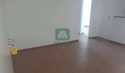 Apartamento com 2 quartos para alugar no Pacaembu, Uberlândia  por R$ 1.100