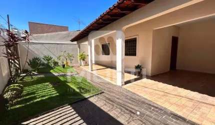 Casa com 4 quartos para alugar no Jardim Finotti, Uberlândia  por R$ 4.200