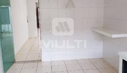 Casa com 3 quartos para alugar no Itapema Sul, Uberlândia  por R$ 6.100