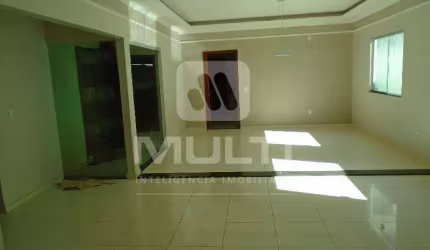 Casa com 3 quartos para alugar no Santa Mônica, Uberlândia  por R$ 3.800