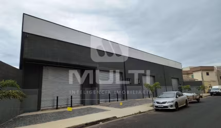 Barracão / Galpão / Depósito para alugar no Jardim Europa, Uberlândia  por R$ 8.000