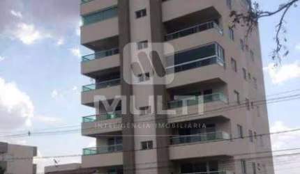 Apartamento com 3 quartos para alugar em Granada, Uberlândia  por R$ 4.000