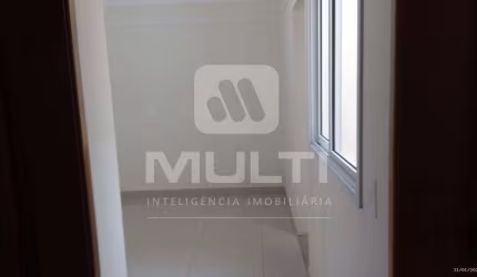 Apartamento com 2 quartos para alugar no Osvaldo Rezende, Uberlândia  por R$ 1.300