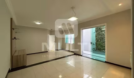 Casa com 4 quartos para alugar na Cidade Jardim, Uberlândia  por R$ 6.800