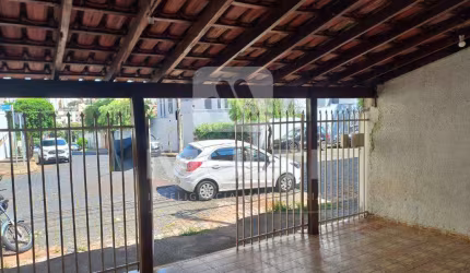 Casa com 3 quartos para alugar em Saraiva, Uberlândia  por R$ 2.000