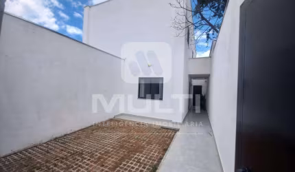 Casa com 3 quartos para alugar no Jardim Karaíba, Uberlândia  por R$ 4.000