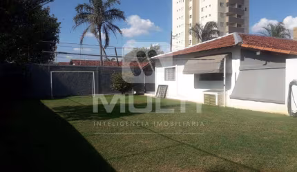 Casa com 3 quartos para alugar no Umuarama, Uberlândia  por R$ 7.000