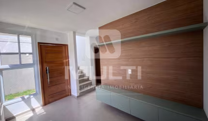 Casa em condomínio fechado com 3 quartos para alugar no Valparaíso, Uberlândia  por R$ 4.000